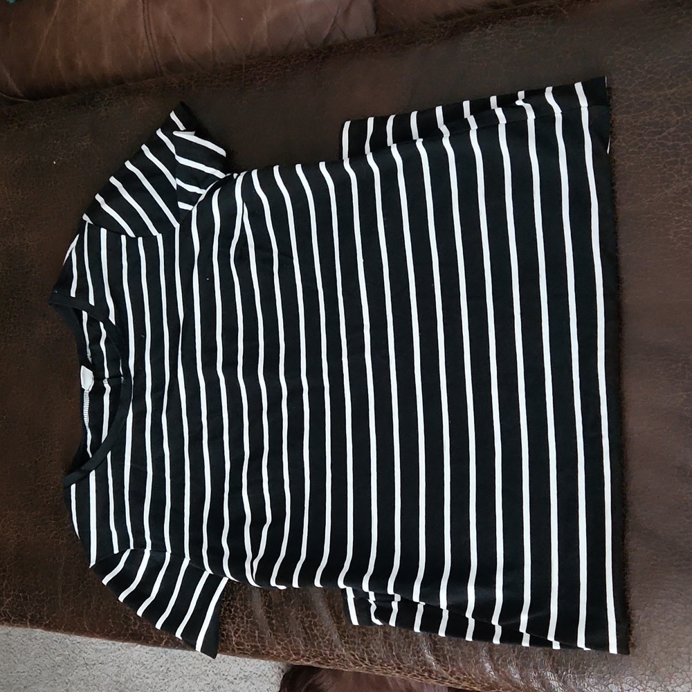 Womens size medium tshirt dress, black and white.